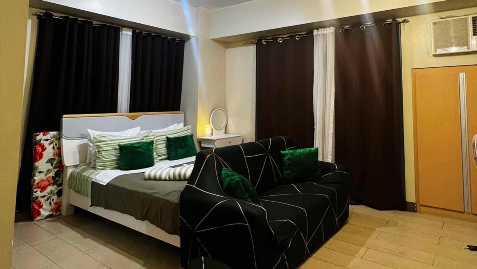 Two Palm Tree Villas Condominium - Studio 8Th Fl With Balcony - Across Terminal 3 Airport Pasay Exterior photo